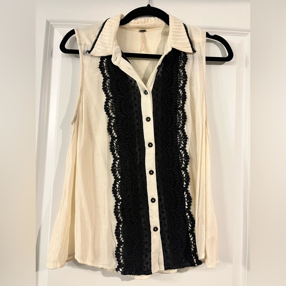 Free People Top - Great Condition and Beautiful Detail!